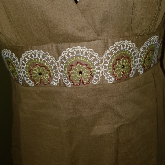 Lovely Halter Style Top - Picture 3 of 8